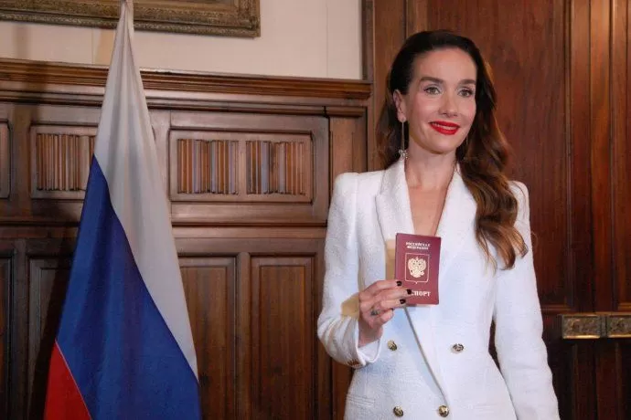 NATALIA OREIRO recibió la doble ciudadanía. 