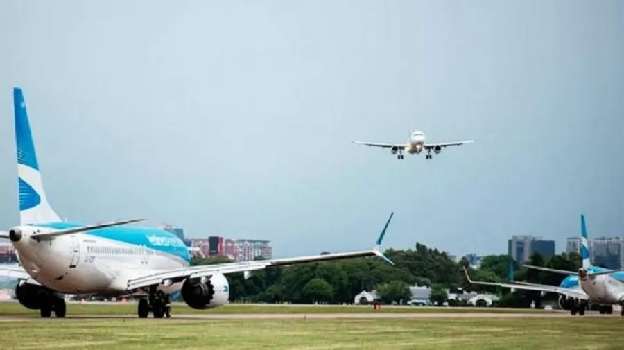 Aerolíneas Argentinas inició una investigación por el robo de las valijas de los estudiantes tucumanos