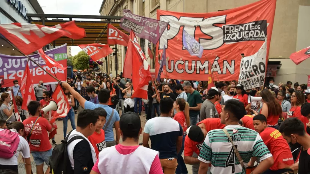 EN LA PEATONAL. Los seguidores del Frente de Izquierda se reunieron en pleno centro. 