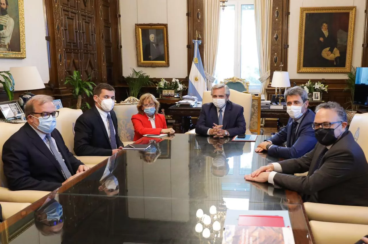 EN CASA ROSADA. Fernández recibió al presidente y CEO del Grupo Lundin, Adam Lundin, que llevará adelante el proyecto minero de cobre, oro y plata.