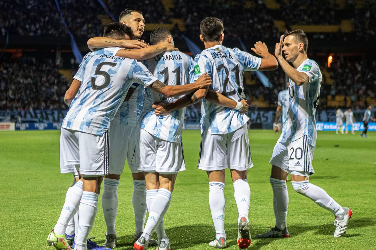 AL MUNDIAL. Argentina selló ante Brasil su pasaje a la próxima Copa del Mundo Qatar 2022.