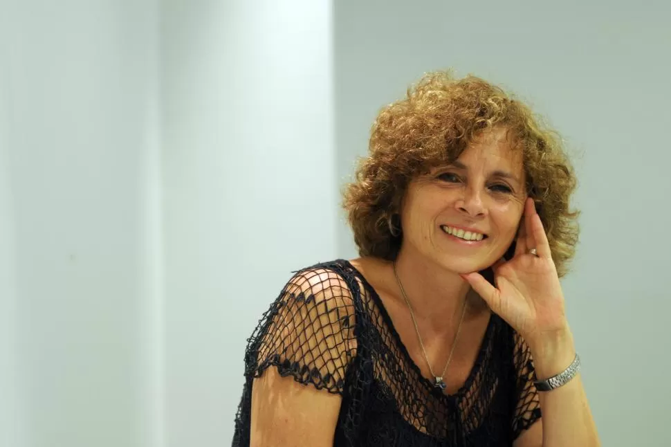 TODA UNA VIDA.  Elisa Colombo hizo un raconto y descubrió que su relación con la UNT y la ciencia se remonta a su niñez, a su época de escolaridad primaria. la gaceta / foto de juan pablo sanchez noli