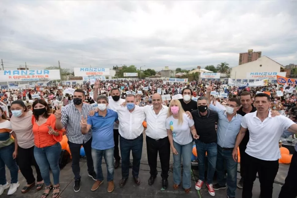 POSTAL DE UNIDAD. Jaldo y Manzur encabezaron los actos de cierre de campaña del Frente de Todos, que aspira a lograr al menos 50 puntos.Twitter@osvaldojaldo