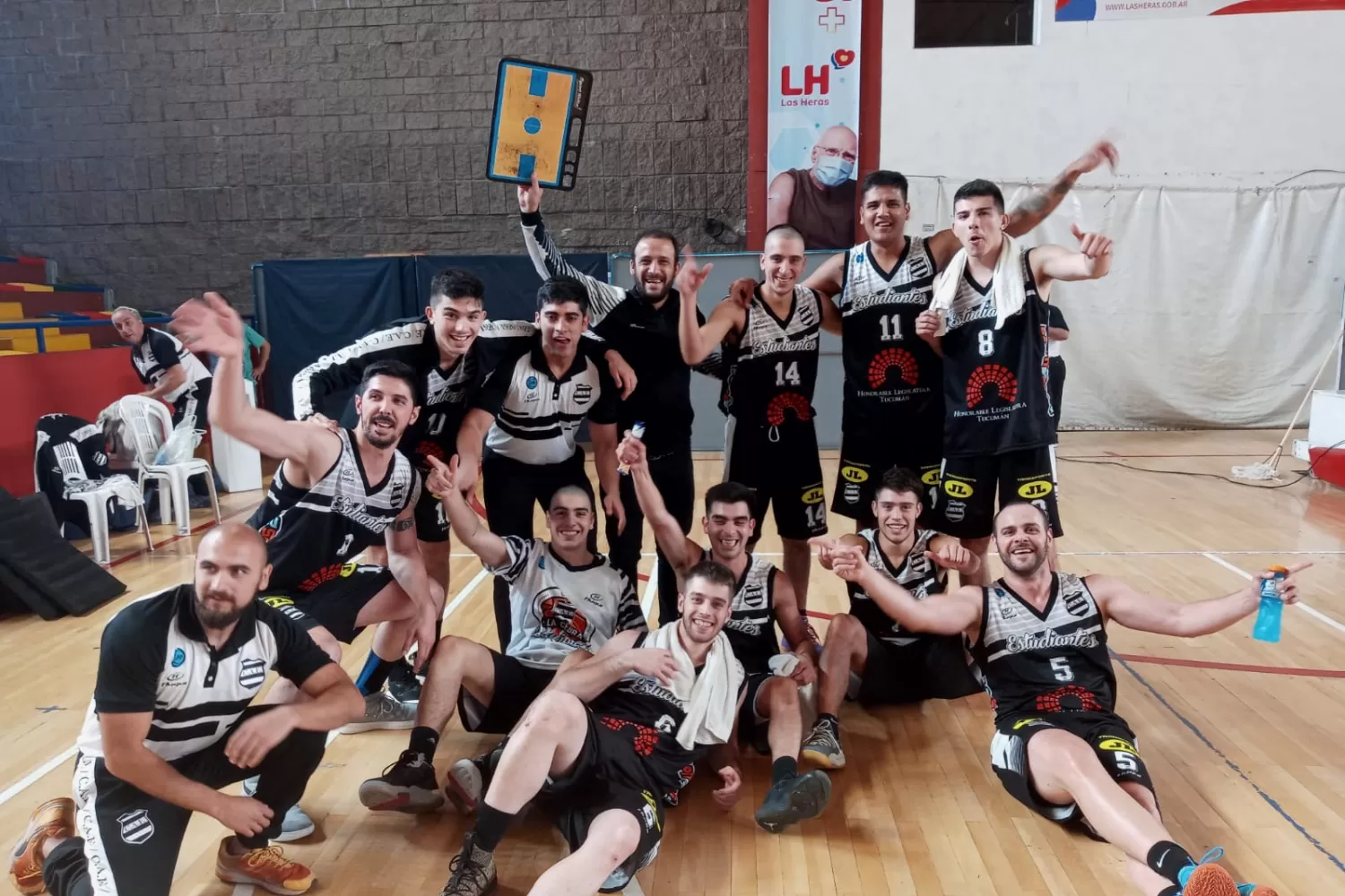LIGA ARGENTINA DE BÁSQUET. Estudiantes le ganó a Barrio Parque por 84 a 83. FOTO GENTILEZA / GONZALO BUSTOS.