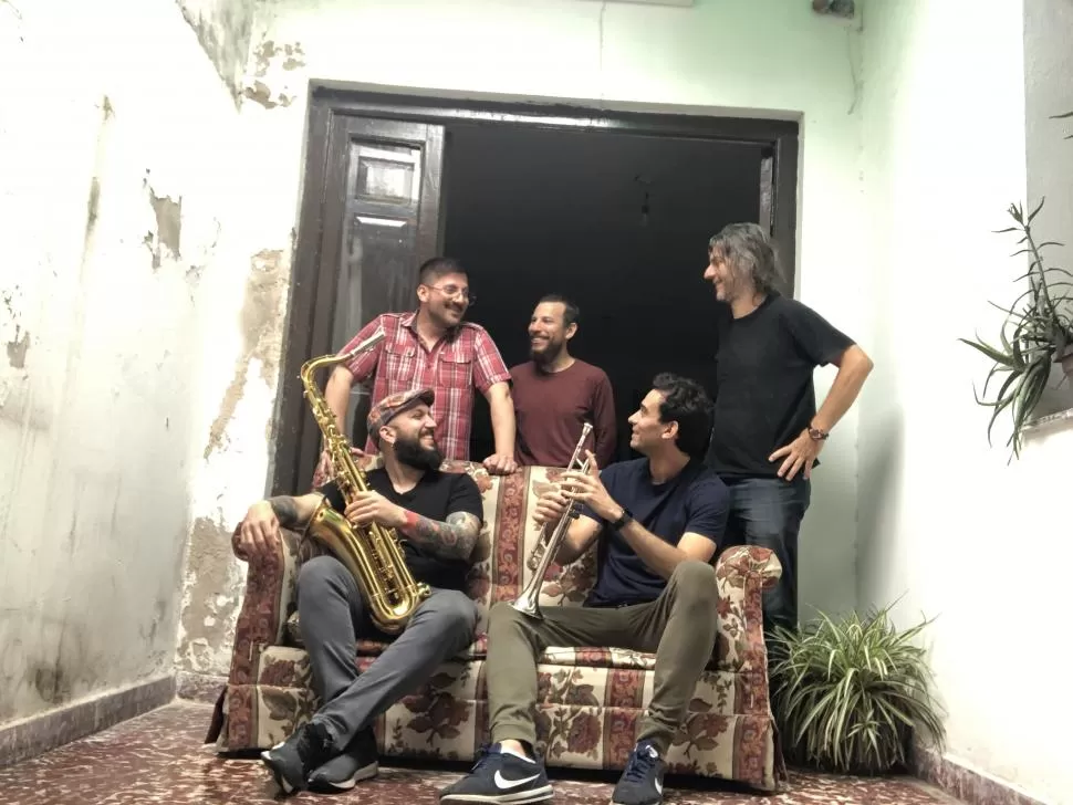 UN ALTO EN EL ENSAYO. El quinteto tucumano tiene un repertorio consolidado y con arreglos propios.  prensa