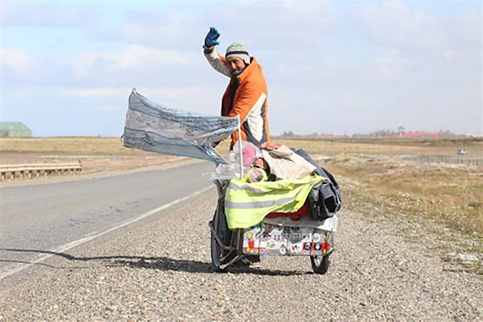 Jony camino al sur de Argentina