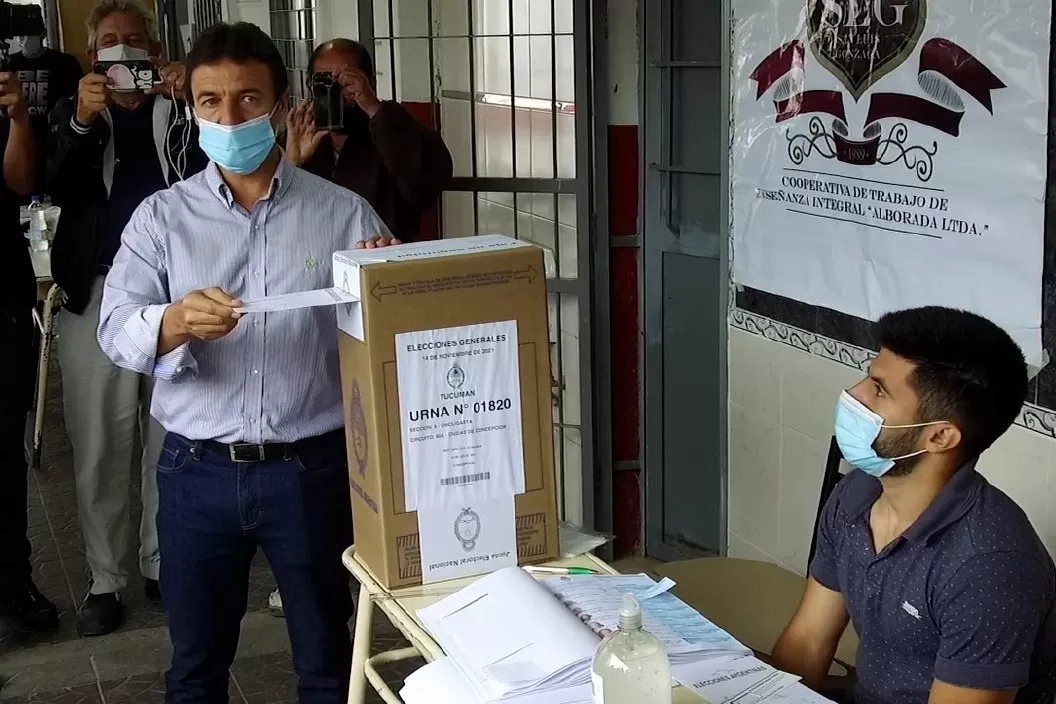 ROBERTO SÁNCHEZ. Momento de la votación. 