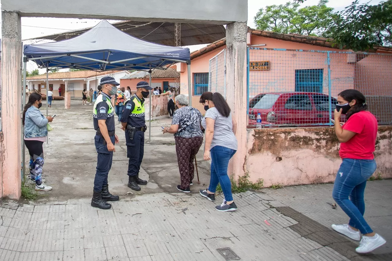 3.000 Policías controlaron las escuelas. 