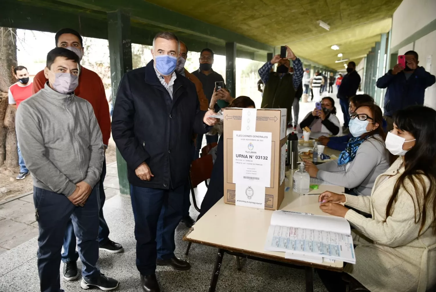 ELECCIONES 2021. Osvaldo Jaldo emitió su voto en la escuela N° 8 de Trancas.