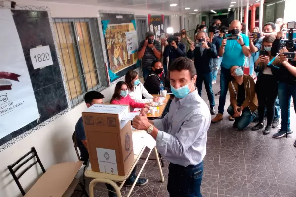 Sánchez votó en Concepción y seguirá el escrutinio en San Miguel de Tucumán