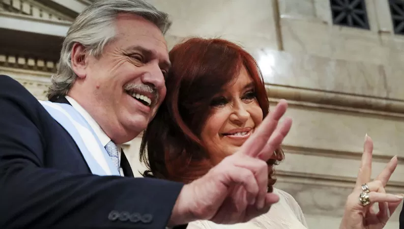 TAN CERCA, TAN LEJOS. Un par de años atrás triunfaba en primera vuelta la fórmula integrada por Alberto Fernández y por Cristina Fernández; ayer el mapa del país se tornó más amarillo.