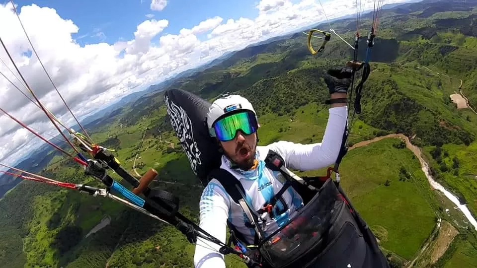 FELIZ. Blas Lucero vivió a pleno su primer Mundial y hasta mostró su locura por el fútbol, con una remera de Maradona.  