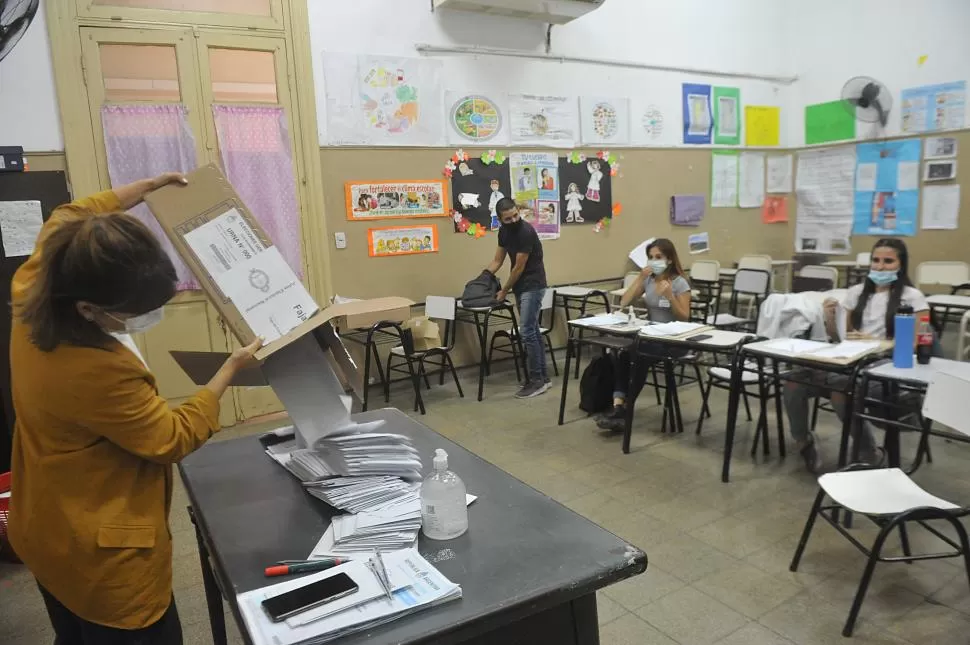 ESCRUTINIO PROVISORIO. El conteo preliminar evidenció que los tucumanos recurrieron al corte de boleta en las generales de este domingo. 