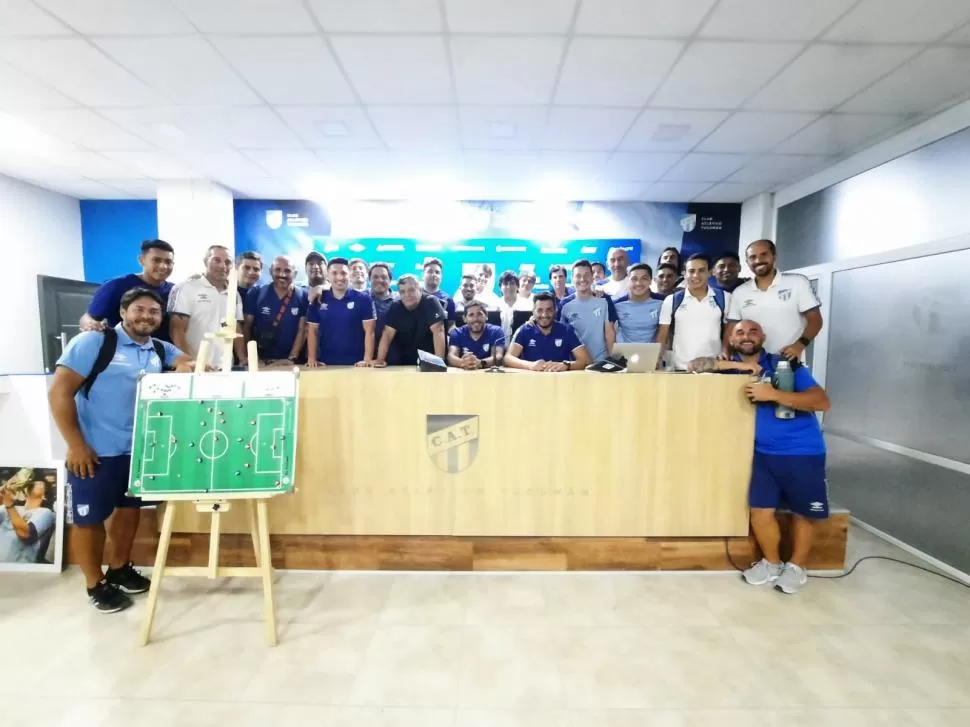 TODOS JUNTOS. Los participantes de la capacitación recibieron aportes de alto valor. 