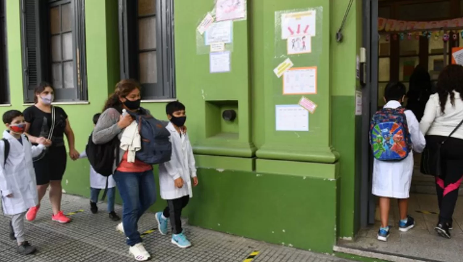 Desde mañana dejará de ser obligatorio el barbijo en las escuelas porteñas