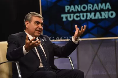 Escándalo y tiempo récord: La renuncia de Alfaro a la banca a senador tuvo impacto nacional