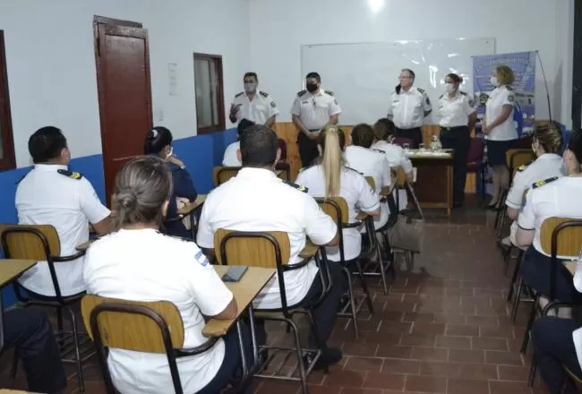 ESCUELA DE POLICÍAS. Los efectivos se actualizan. 