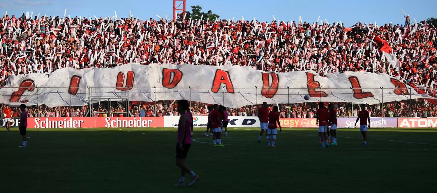 EXPECTATIVAS. Los hinchas prometieron no bajar los brazos ante el desafío que enfrentará San Martín en el reducido.