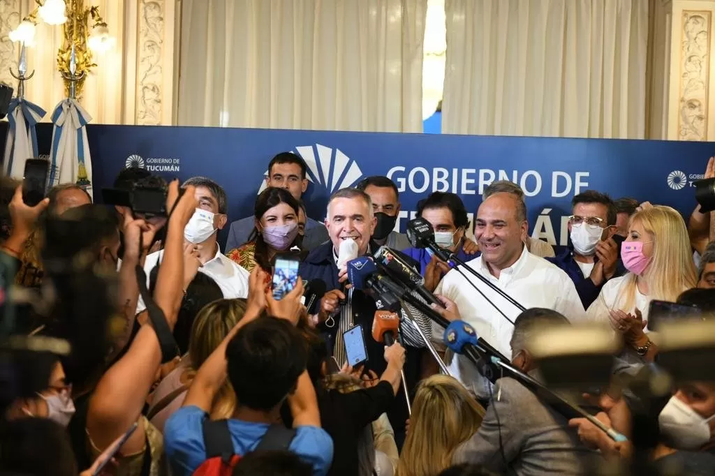 MENSAJE DE UNIDAD. Jaldo, junto a Manzur, en el búnker del Frente de Todos, tras las elecciones generales del 14 de noviembre. Foto: Prensa Gobernación