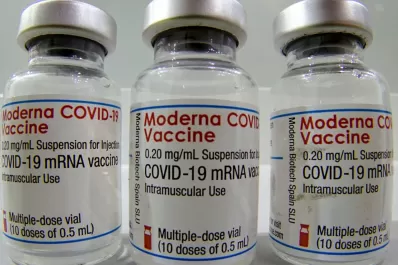 Coronavirus: llegó un cargamento con más de un millón de dosis de Moderna