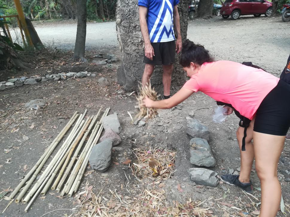 COMPOSTAJE. En la entrada del parque, además de los basureros, se cavaron pozos para dejar allí todos los residuos orgánicos. 