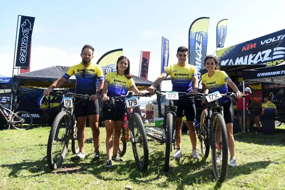 EN FAMILIA. Francisco, María Carolina, Francisco (h) y Cecilia pasaron un domingo inesperadamente inolvidable por los buenos rendimientos que tuvieron en la montaña. 