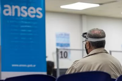 Jubilados, pensionados y AUE: quiénes cobran hoy