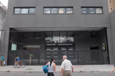 Los unidos se ríen de los juntados