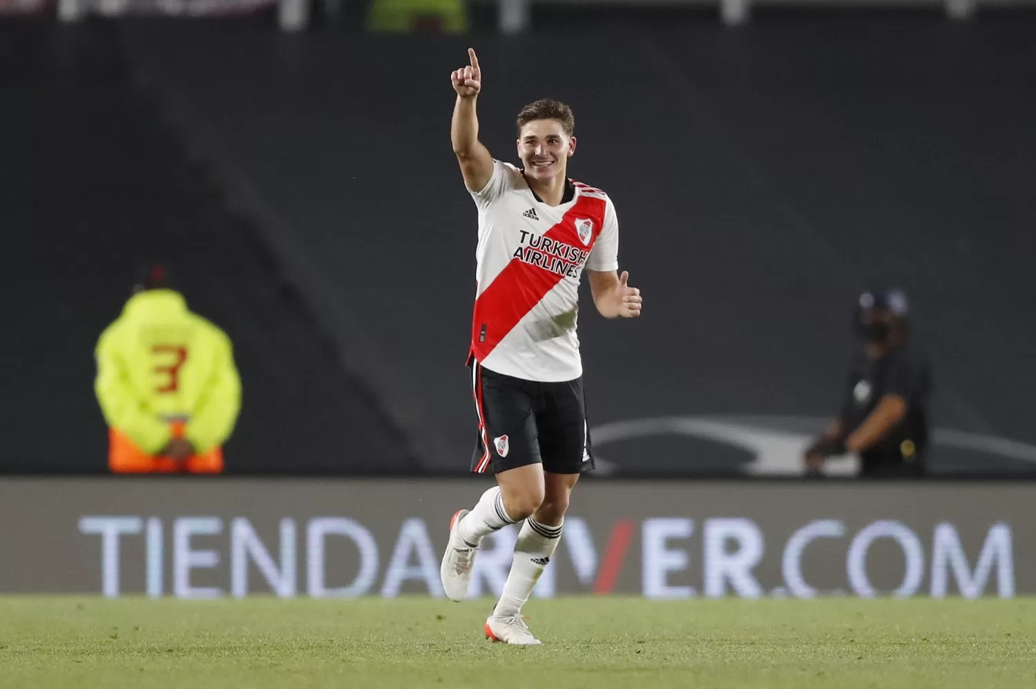 EL MEJOR. Julián Álvarez fue el goleador y la figura de River en el torneo pasado. REUTERS