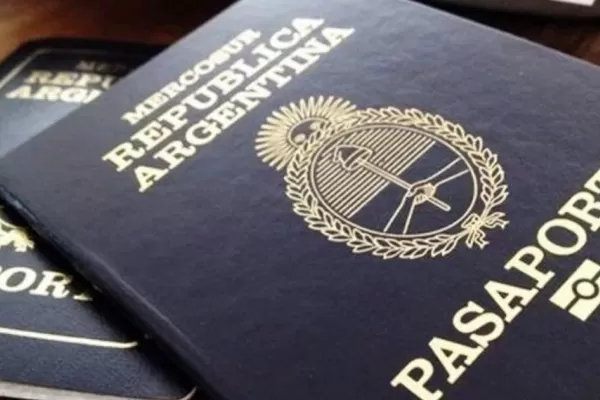 Qué explicación dieron las autoridades sobre los 45.000 pasaportes demorados en Argentina