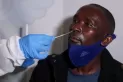 Ómicron podría elevar a 10.000 los nuevos casos diarios de coronavirus en Sudáfrica
