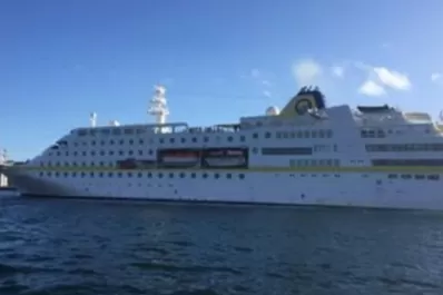 Tras la polémica y un falso positivo, levantan el aislamiento en el buque Hamburg
