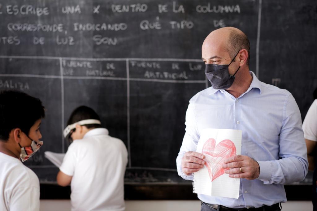 Lichtmajer, reunido con los niños. 