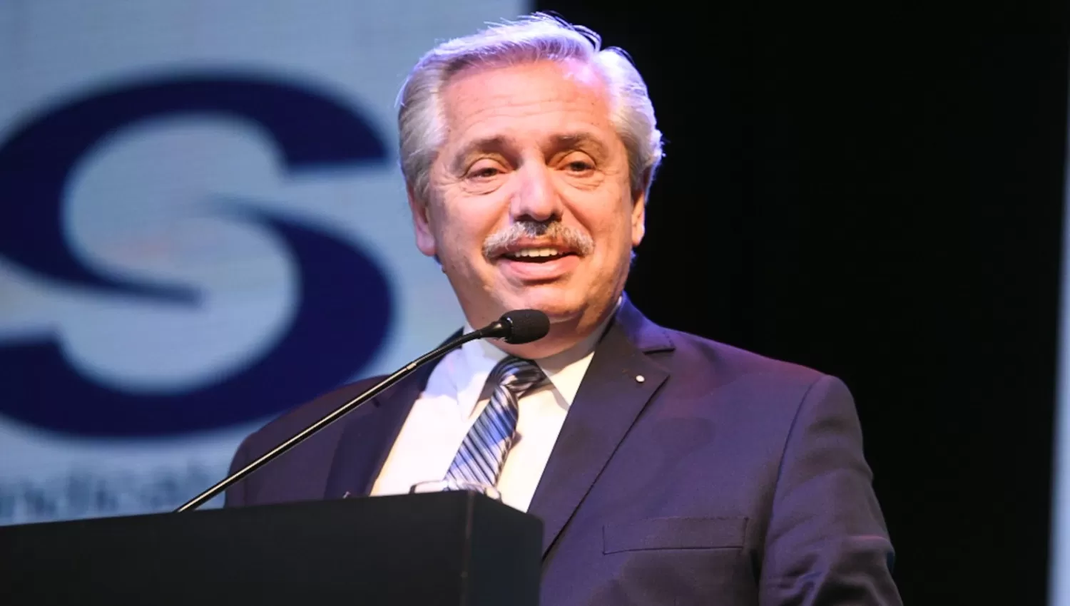 POSTURA. Fernández insistió en que las vacunas fueron concentradas en los países más poderosos.