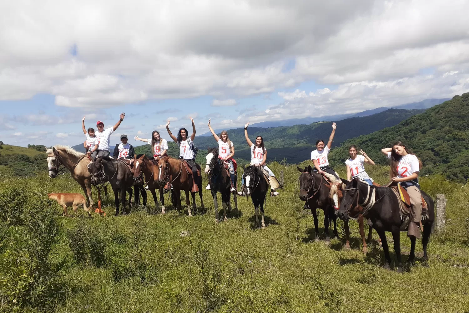 TURISMO EN TUCUMÁN. En San Javier se pueden hacer actividades como cablgatas o trekking.