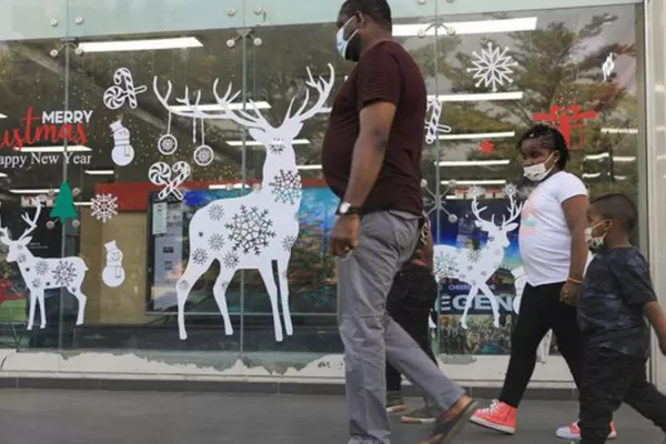 La variante ómicron se extiende por África y llega a su país más poblado