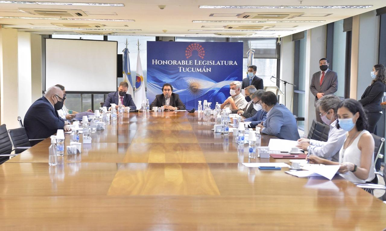 LABOR PARLAMENTARIA. Sergio Mansilla presidió la reunión con los jefes de bloque. Foto: Prensa HLT