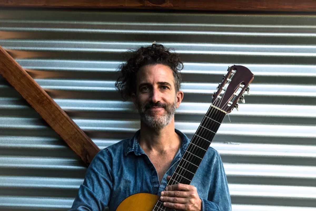 CON SU HERRAMIENTA. Siempre estoy extrañando Tucumán, confiesa.  