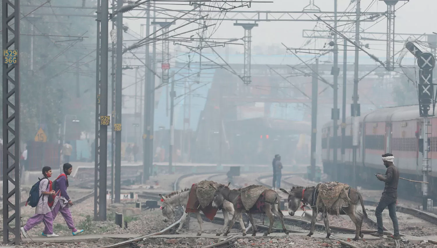 UN POLVORÍN. India es una tierra llena de contraste y Nueva Delhi alberga a más de 20.000.000 de personas.