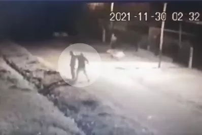 Asesinó a su vecino de 40 puñaladas y quedó filmado por las cámaras de seguridad