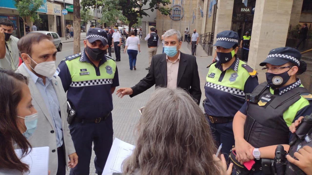 OPERATIVO. Las autoridades de Seguridad supervisaron las actividades de concientización este jueves en el microcentro. Foto: Prensa Ministerio de Seguridad