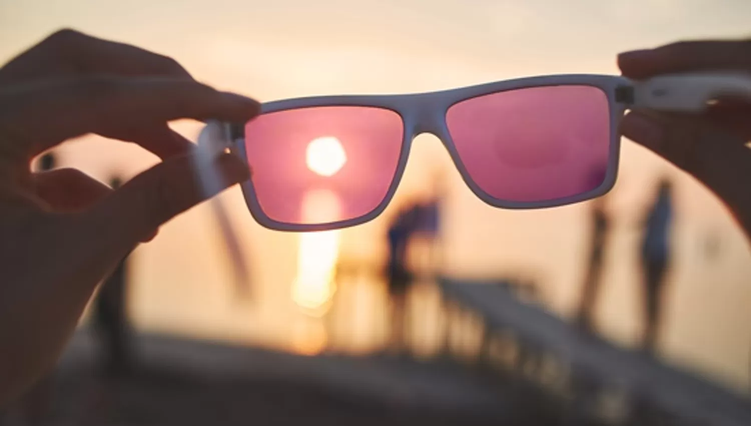  SALUD. La importancia de proteger la visión de los rayos del sol. IMAGEN ILUSTRATIVA.