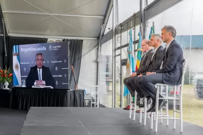 Alberto Fernández celebró la inauguración de una línea de producción de Loma Negra