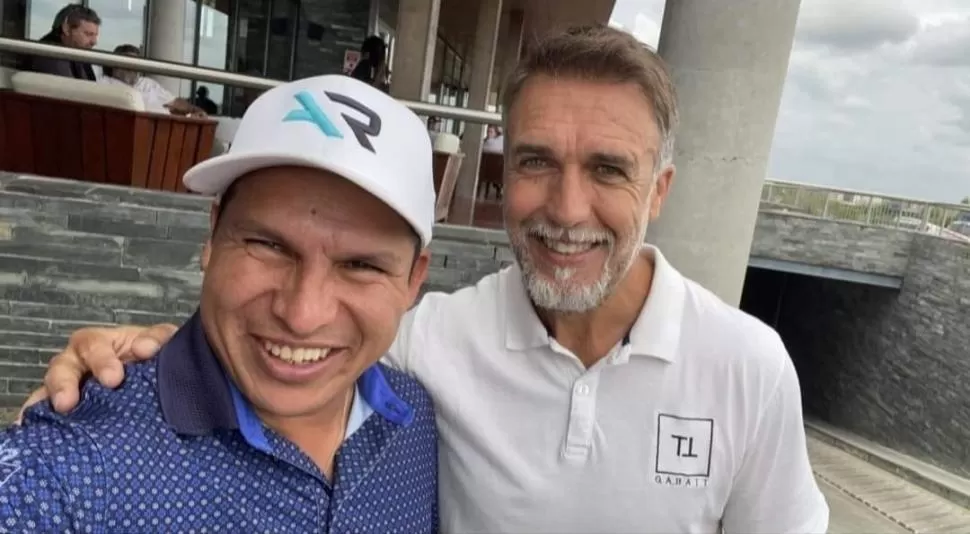 AMIGOS. “Pigu” Romero y Gabriel Batistuta se encontraron ayer en las instalaciones de Nordelta. 