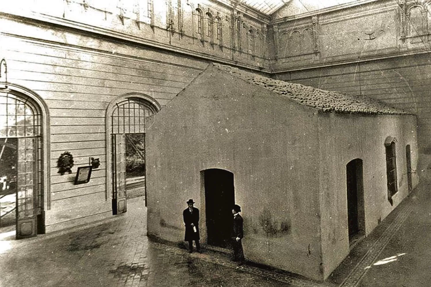 UN RECINTO HISTÓRICO. La protección con un templete del Salón de la Jura de la Independencia fue fruto de sus gestiones.