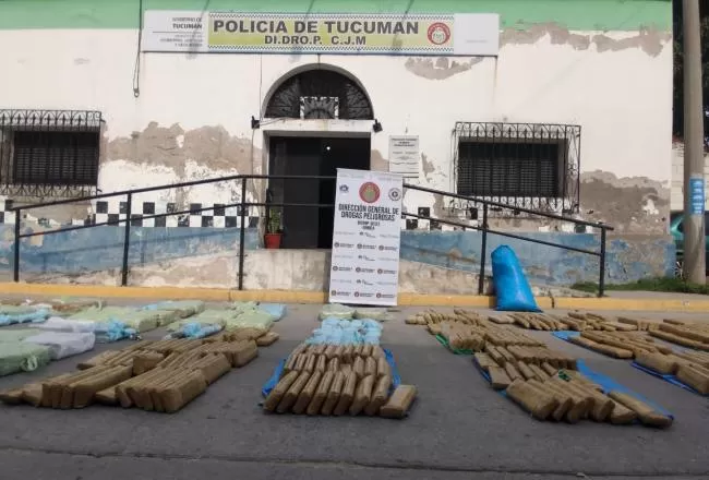 MÁS ANÁLISIS. Los pesquisas analizarán si en el interior de los paquetes no hay droga oculta. 