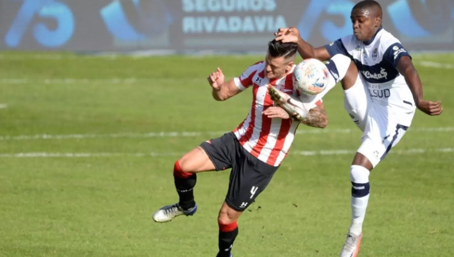 CALIENTE. El clásico entre Estudiantes y Gimnasia podría definir el futuro continental de los dos equipos.