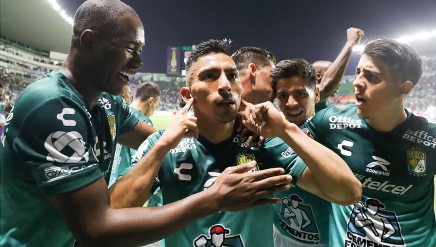 SOBRE LA HORA. Mena anotó el gol que le dio la clasificación a León.