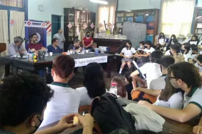 Estudiantes de la Escuela de Comercio N°1 pudieron dialogar con escritores tucumanos