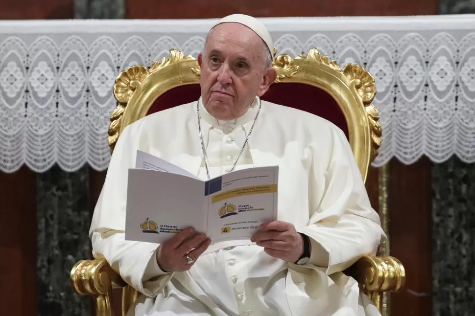 CLARO. Francisco afirmó que vacunarse contra la covid-19 es una “obligación moral''. FOTO DE ARCHIVO / REUTERS.